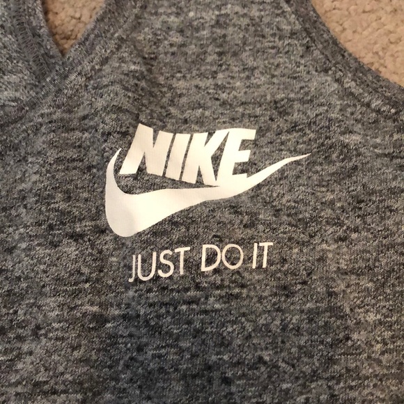 Nike racerback workout tank - Picture 3 of 3